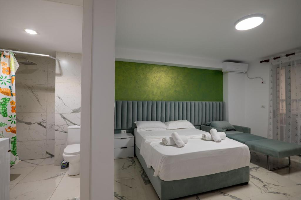 Triple Romm with garden view